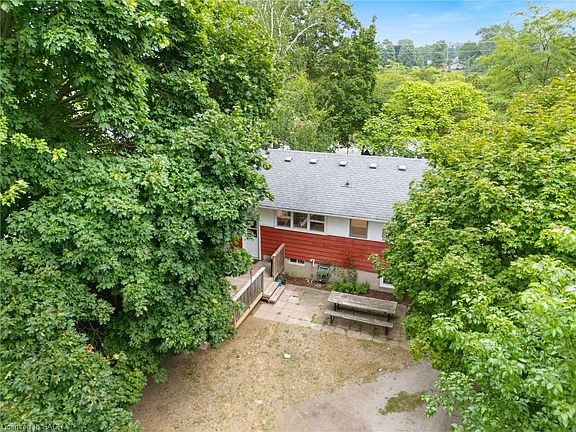 3rd image of 14 Hillcrest Rd