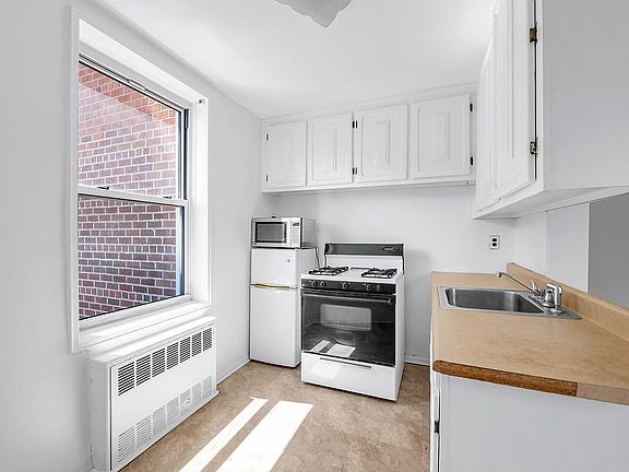 5th image of 68-15 Selfridge St #J3