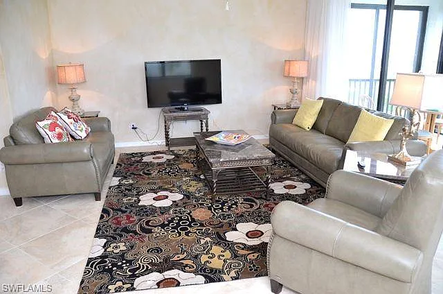 2 bed, 2.0 bath, 1607 sqft, $10,500 — Photo 4