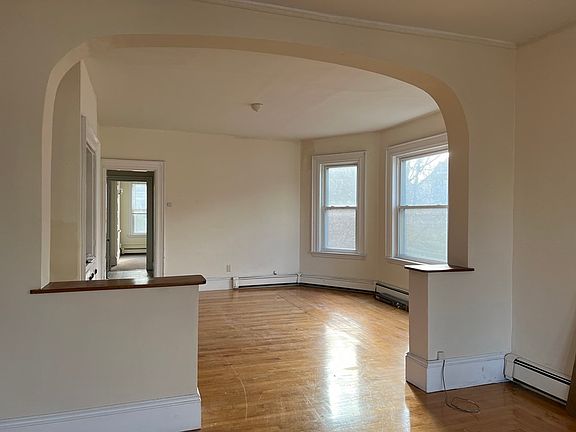 2nd image of 19 Seymour St #2
