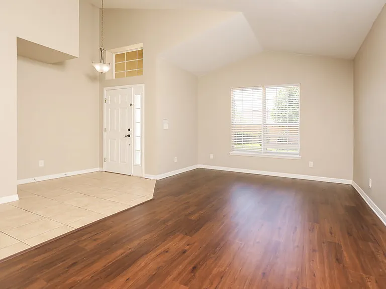 2101 Woodsedge Dr — Photo 5