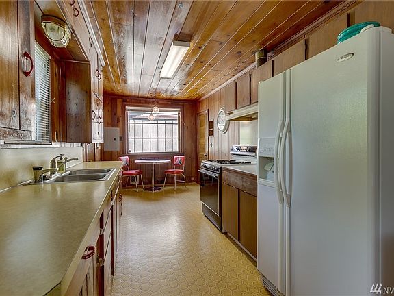 3rd image of 17020 22nd Ave NE