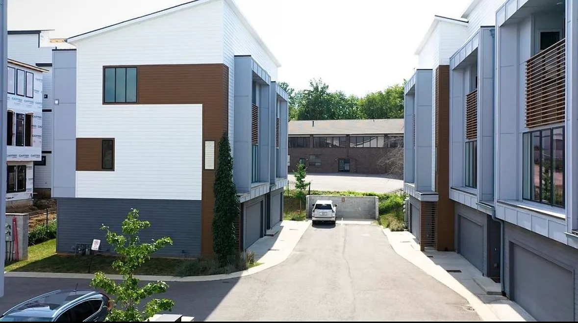 3 bed, 1809 sqft, $2,900 — Photo 2