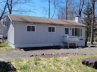 8076 Red Squirrel Dr, Tobyhanna, PA