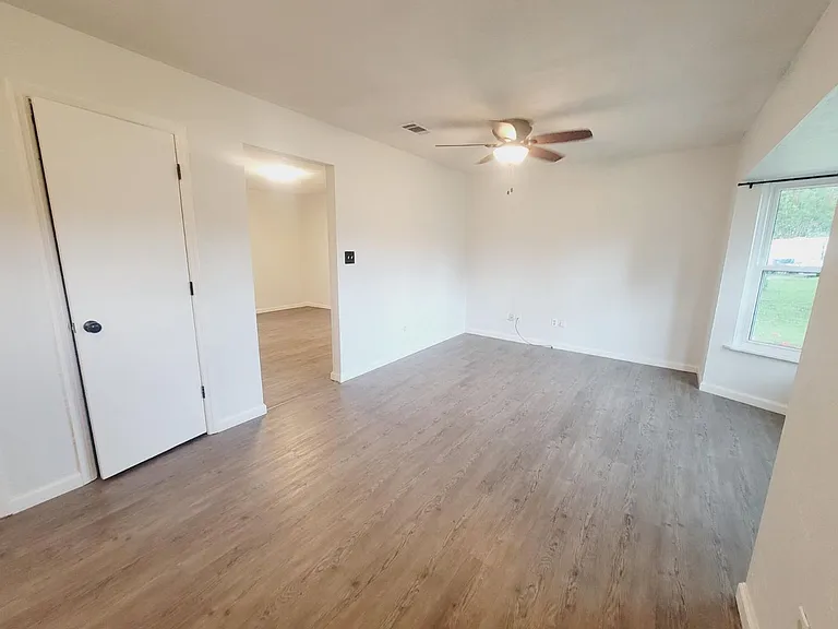 2136 Little River Ln — Photo 3