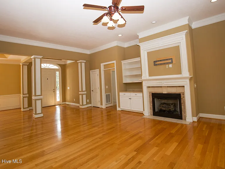 16 Montrose Ct — Photo 22