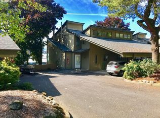 628 N Tomahawk Island Dr, Portland, OR 97217