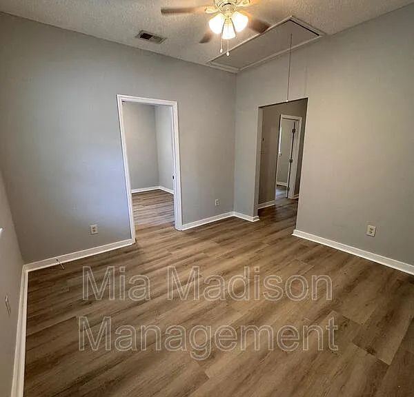 1423 Richards St — Photo 2