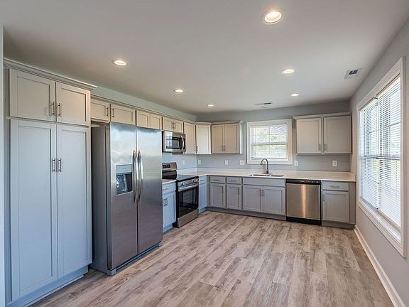 5th image of 600 Colonette Dr