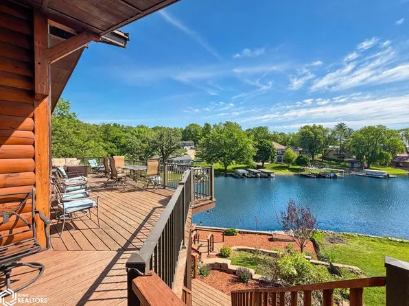 4214 W Lakeshore Dr, Brooklyn, IA 52211