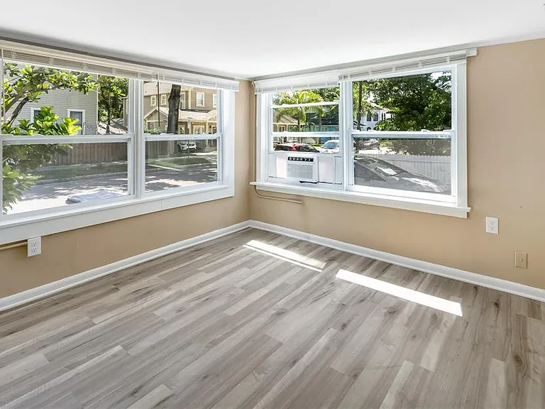 418 E Amelia Ave #A — Photo 5