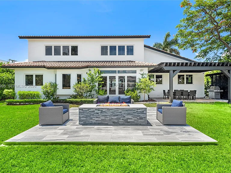472 Sunset Dr — Photo 6
