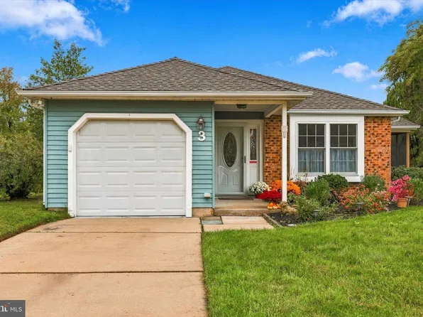 3 Avandale Ct, Mount Laurel, NJ 08054