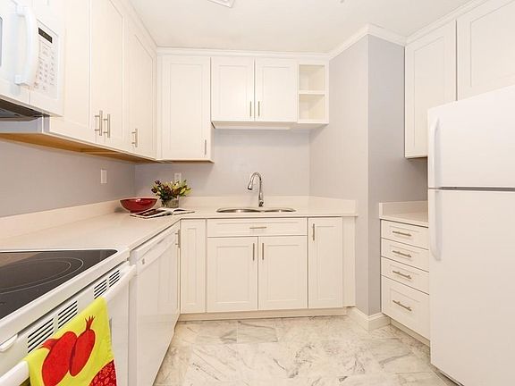 4th image of 90 Quincy Shore Dr APT 817