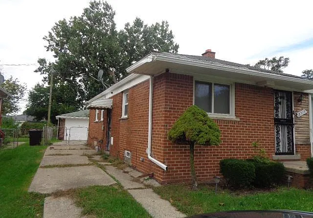 3 bed, 1.5 bath, 1227 sqft, $1,350 — Photo 4