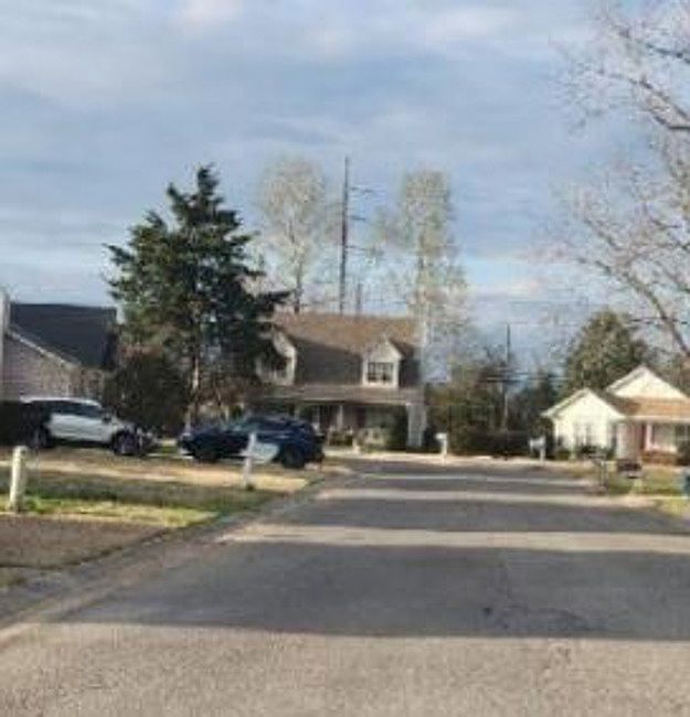 Exterior Neighborhood (street photo)