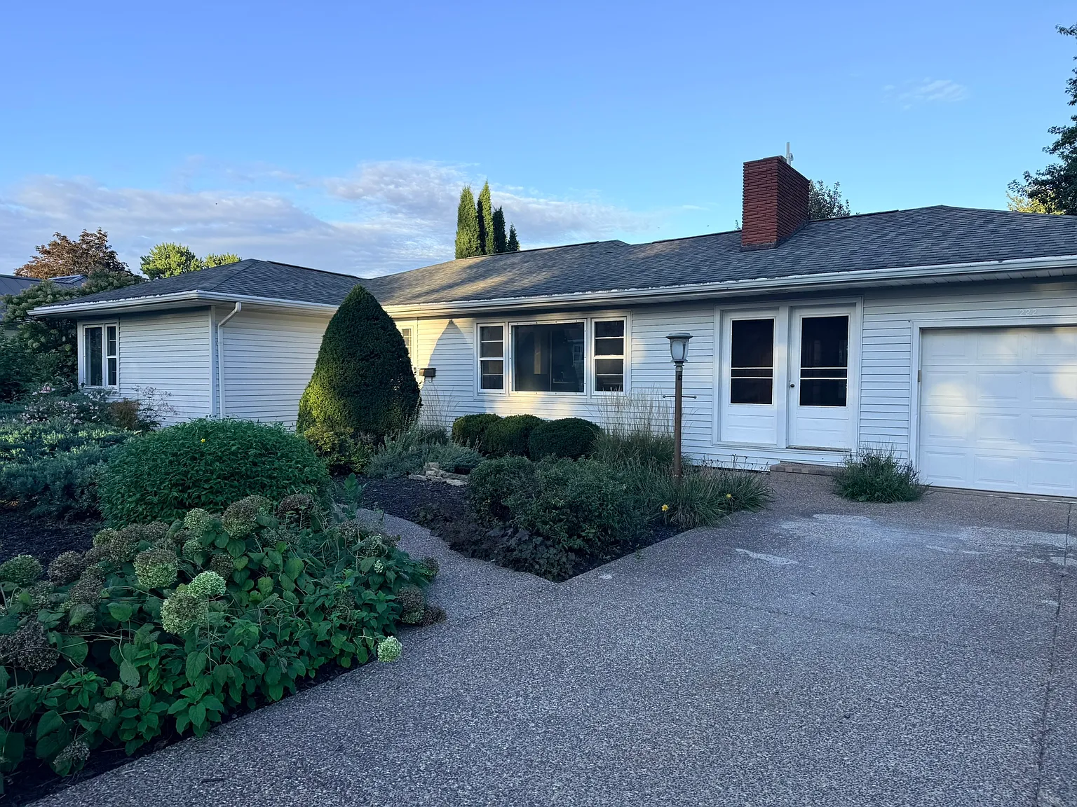 3 bed, 2400 sqft, $2,800 — Photo 1