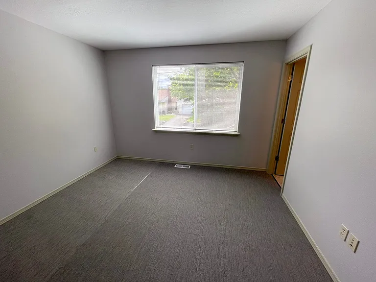 5011 N Syracuse St #B — Photo 8