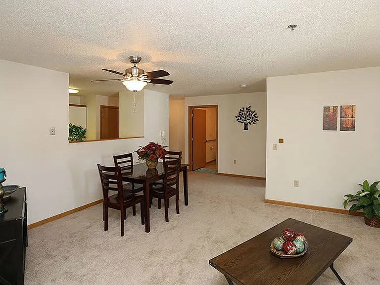 BAY MANOR APARTMENTS — Photo 18