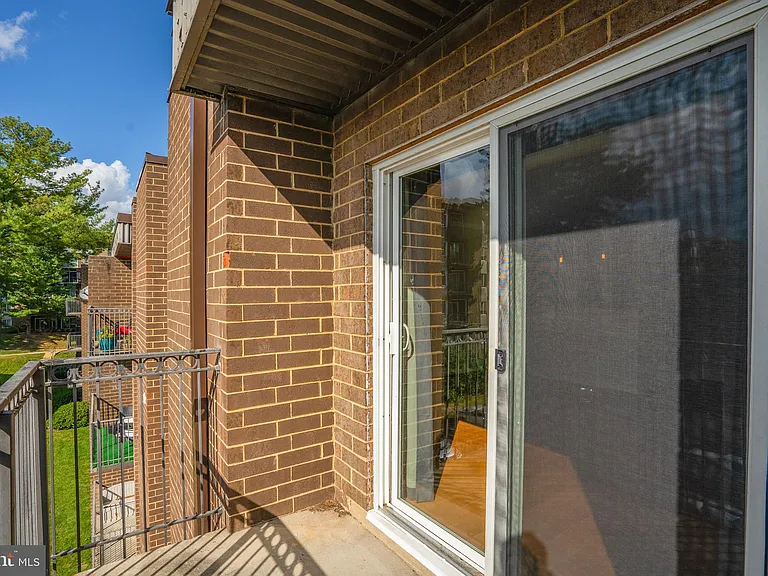 75 S Reynolds St #403 — Photo 25