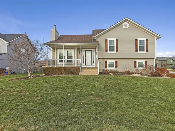 410 Sunny Ln, Raymore, MO 64083