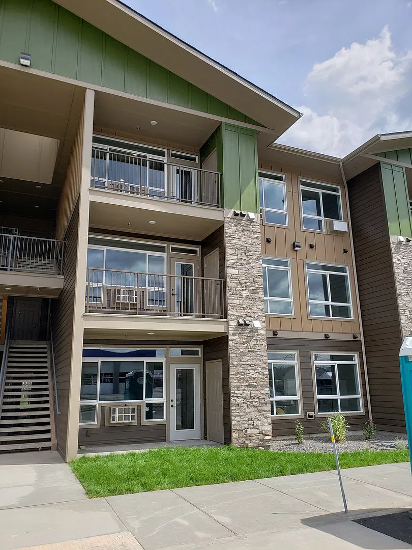 Olive Court Apartments — Photo 1