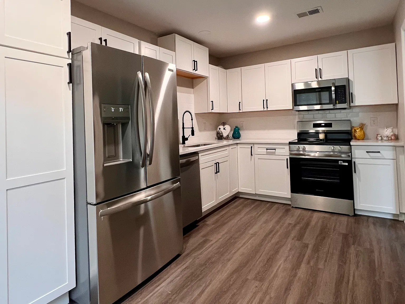 3 bed, 2.5 bath, 1625 sqft, $2,150 — Photo 2