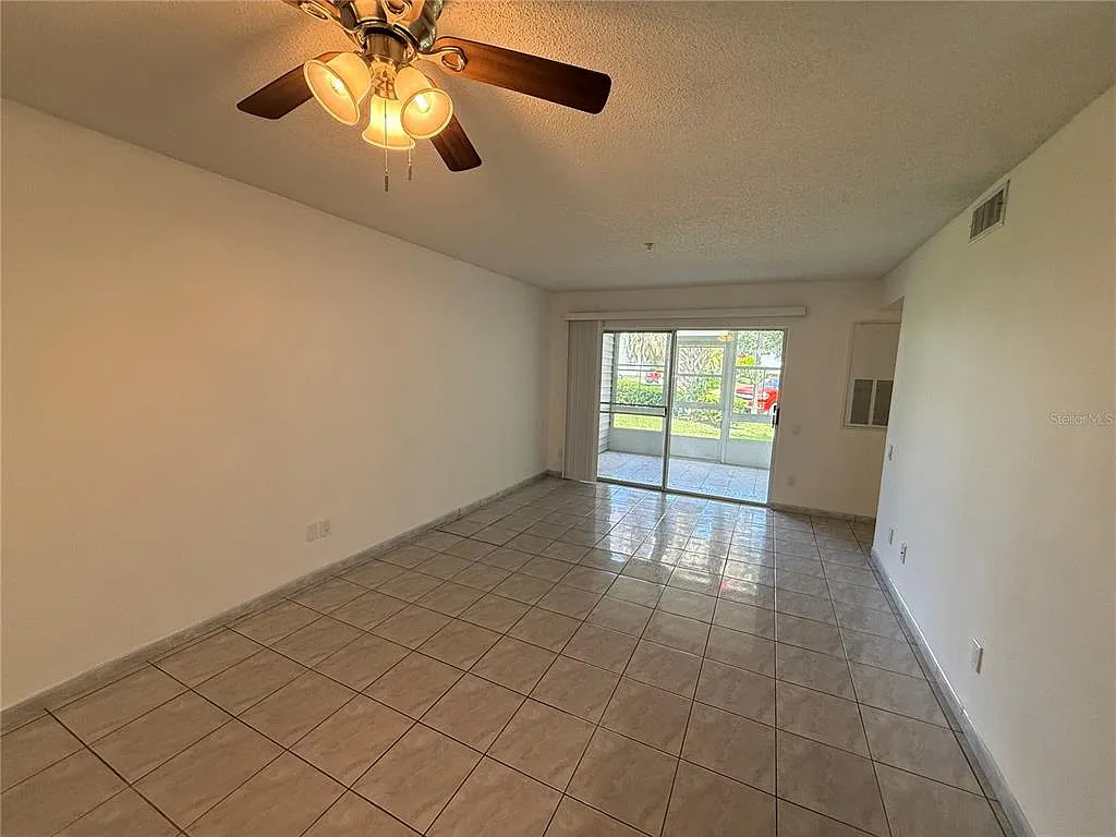 2 bed, 2.0 bath, 886 sqft, $1,700 — Photo 4