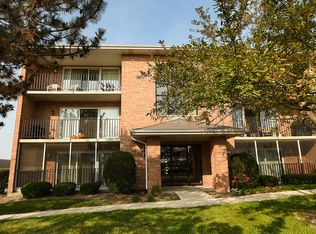 5610 158th St APT 102, Oak Forest, IL 60452