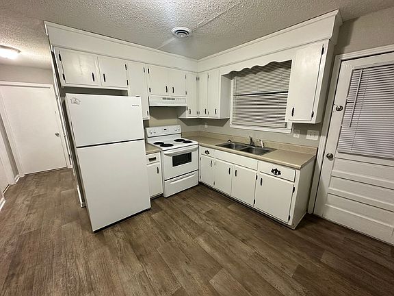 4th image of 301 Chapel St APT A