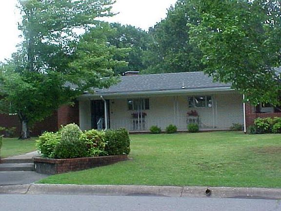 2nd image of 435 Grandview Ave
