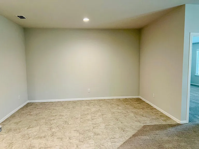 412 Alva St — Photo 15