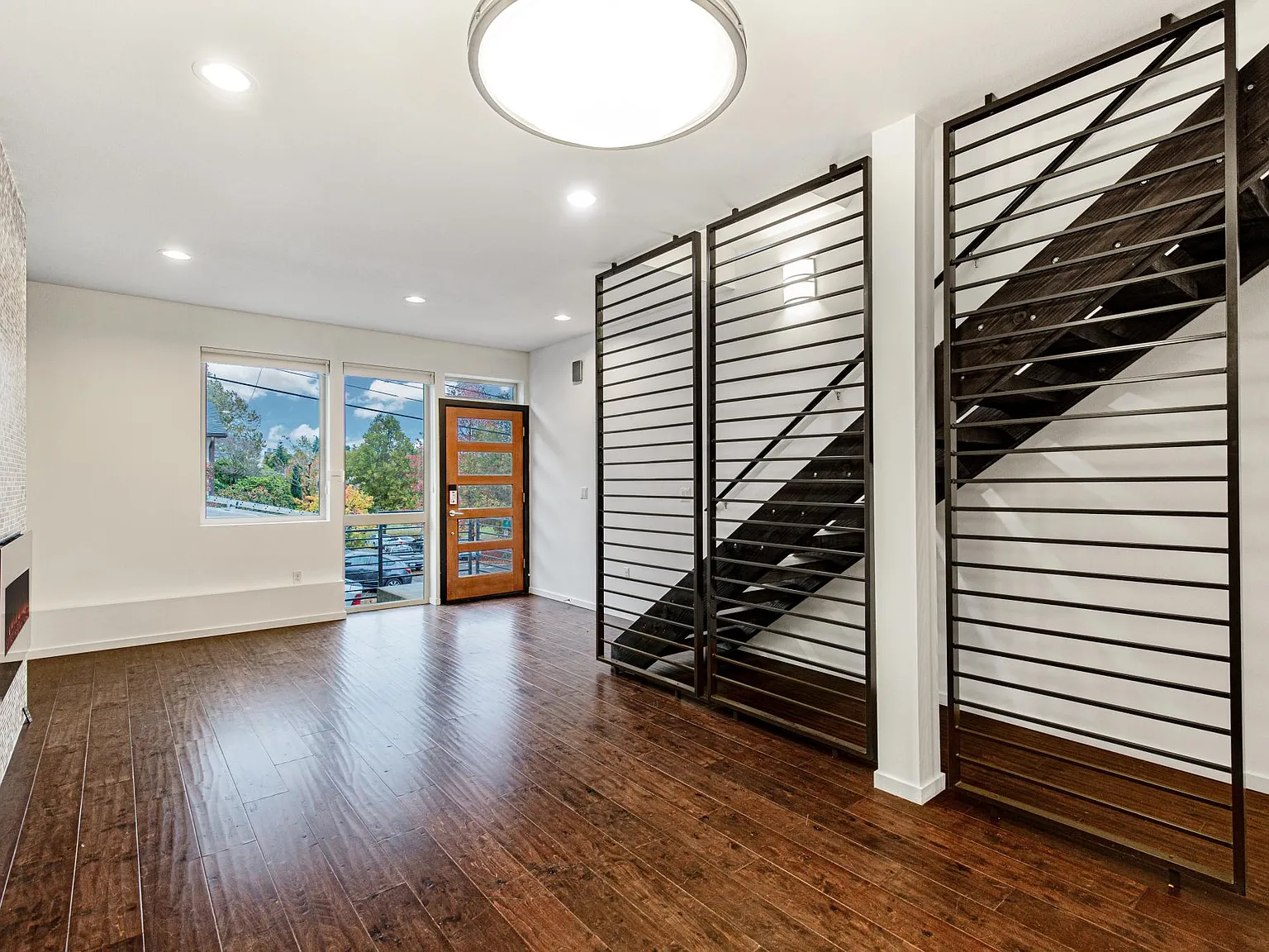 3 bed, 1510 sqft, $3,595 — Photo 2
