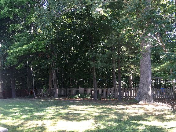 3rd image of 3204 Manitoba Dr