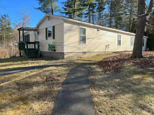 8 Whittier Drive, Seabrook, NH 03824