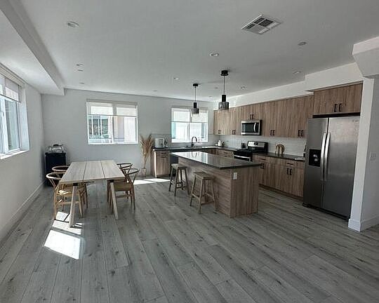 4th image of 4295 Tujunga Ave