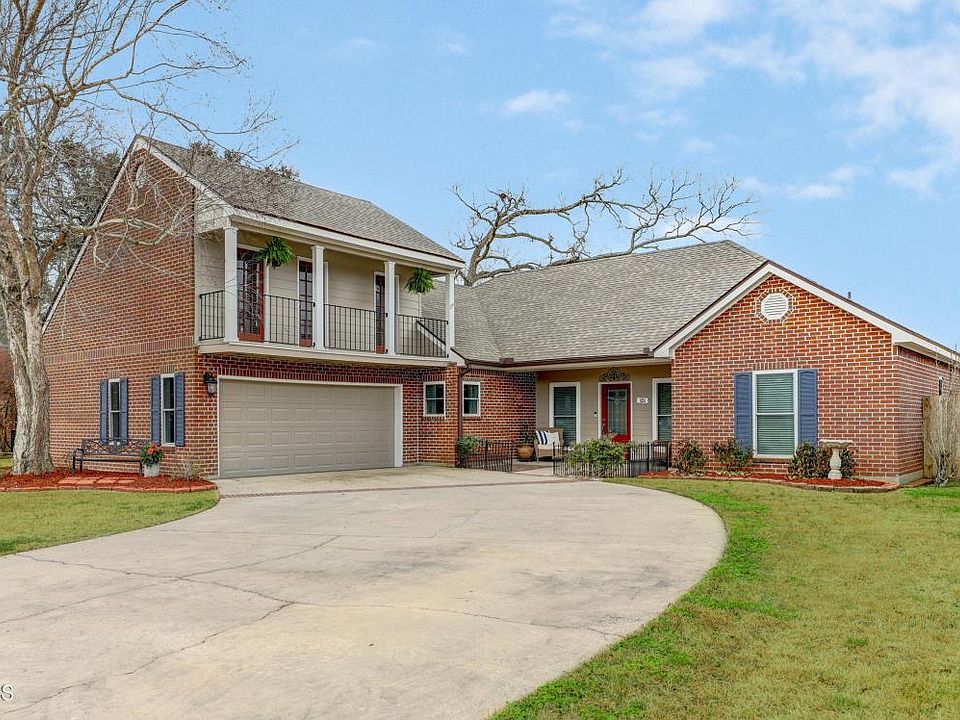 1st image of 404 Hidden Wood Dr