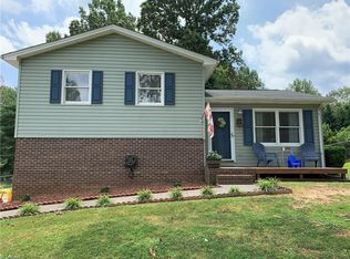 152 Oak Ridge Ct, Mount Airy, NC 27030