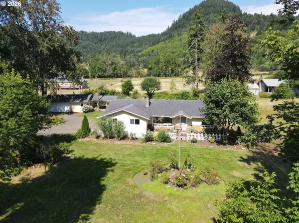 36991 Row River Rd, Cottage Grove, OR 97424
