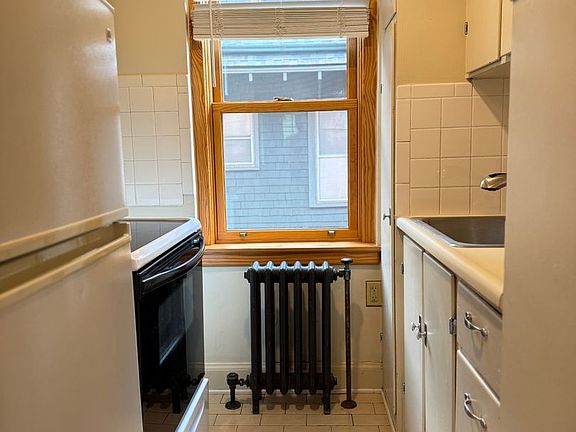 4th image of 1392-1396 Amherst St #1394-5