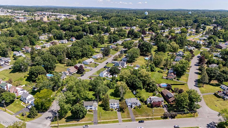3rd image of 17 Van Dyke Avenue