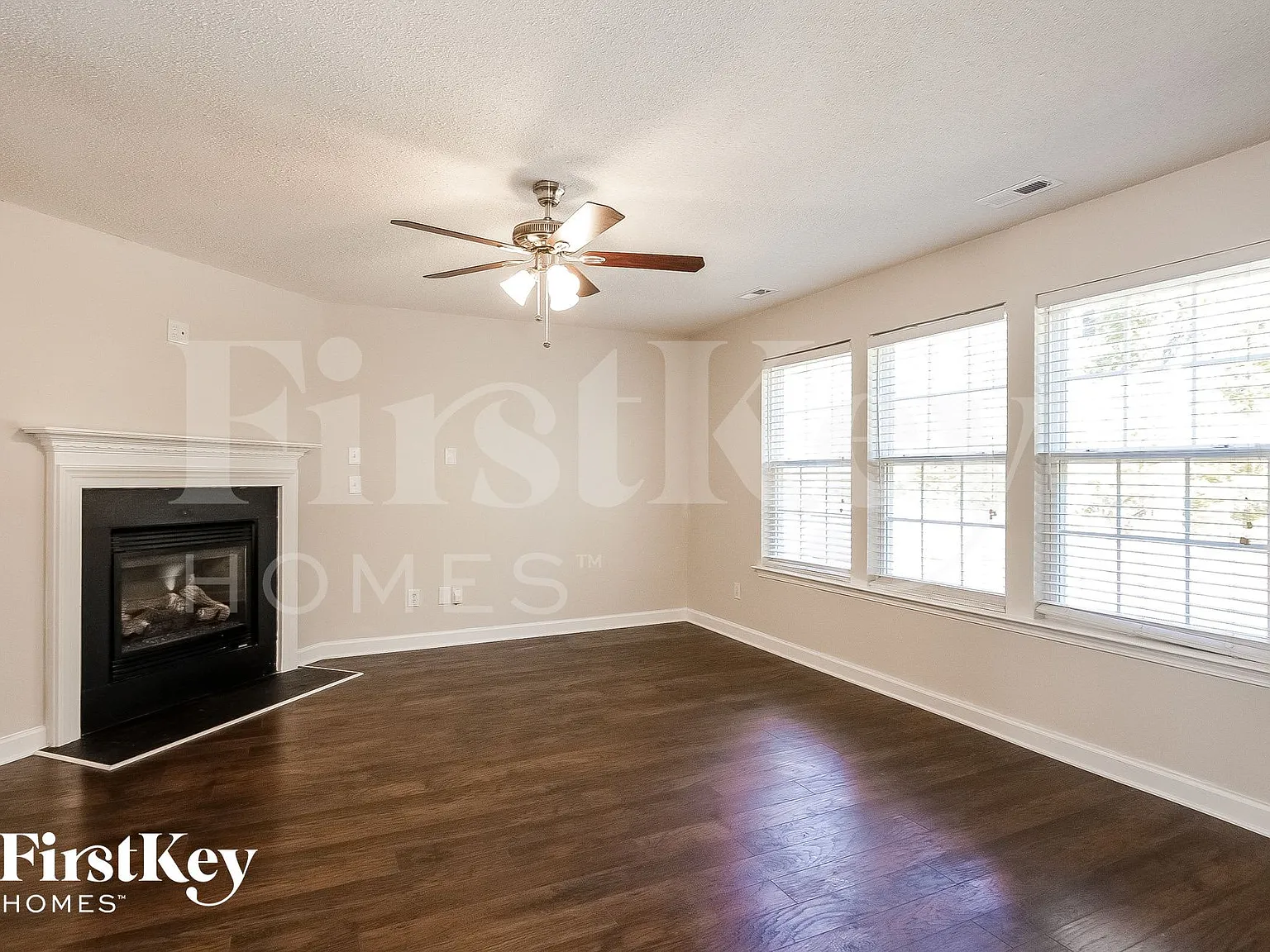 4 bed, 2.5 bath, 2172 sqft, $2,405 — Photo 4