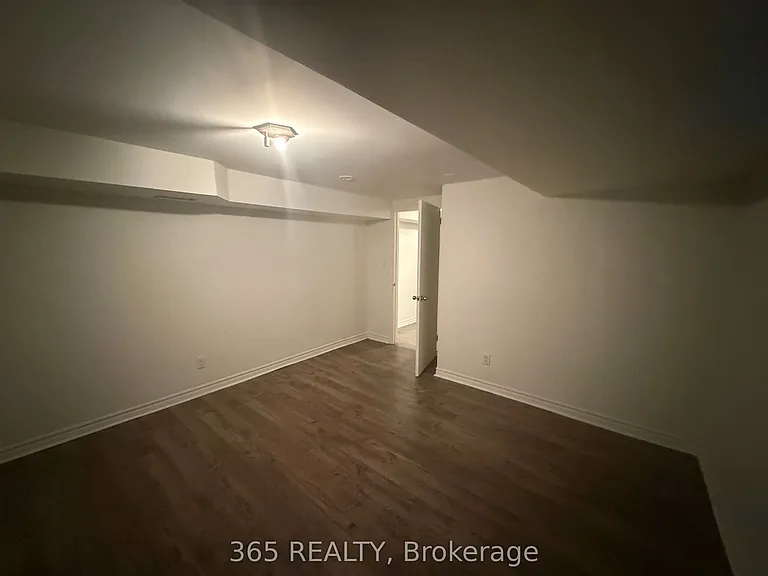 202 Renforth Dr #BASEMENT — Photo 13