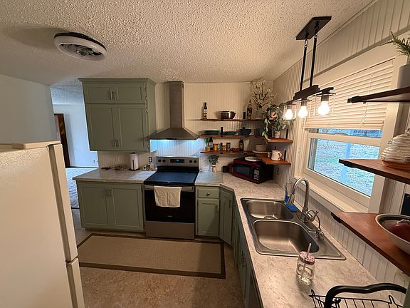 5th image of 901 Logan St