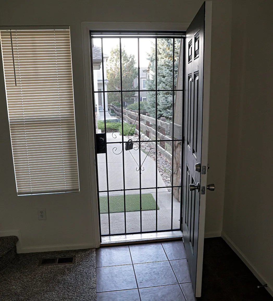 3 bed, 2.5 bath, 1228 sqft, $2,995 — Photo 2