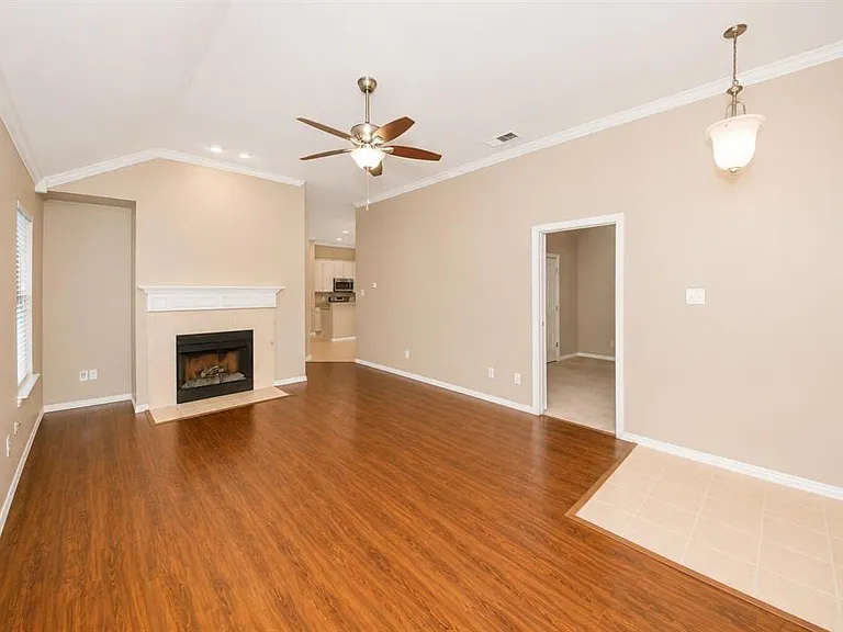 3904 Granby Ln — Photo 4
