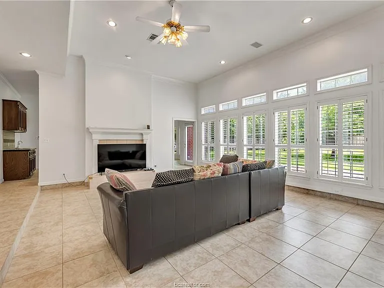 4601 Valley Brook Cir — Photo 13