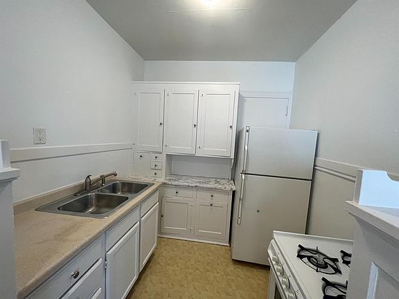 3rd image of 2432 1st Ave S APT 105