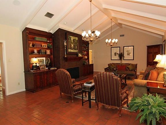 2nd image of 4901 Greenbriar Dr