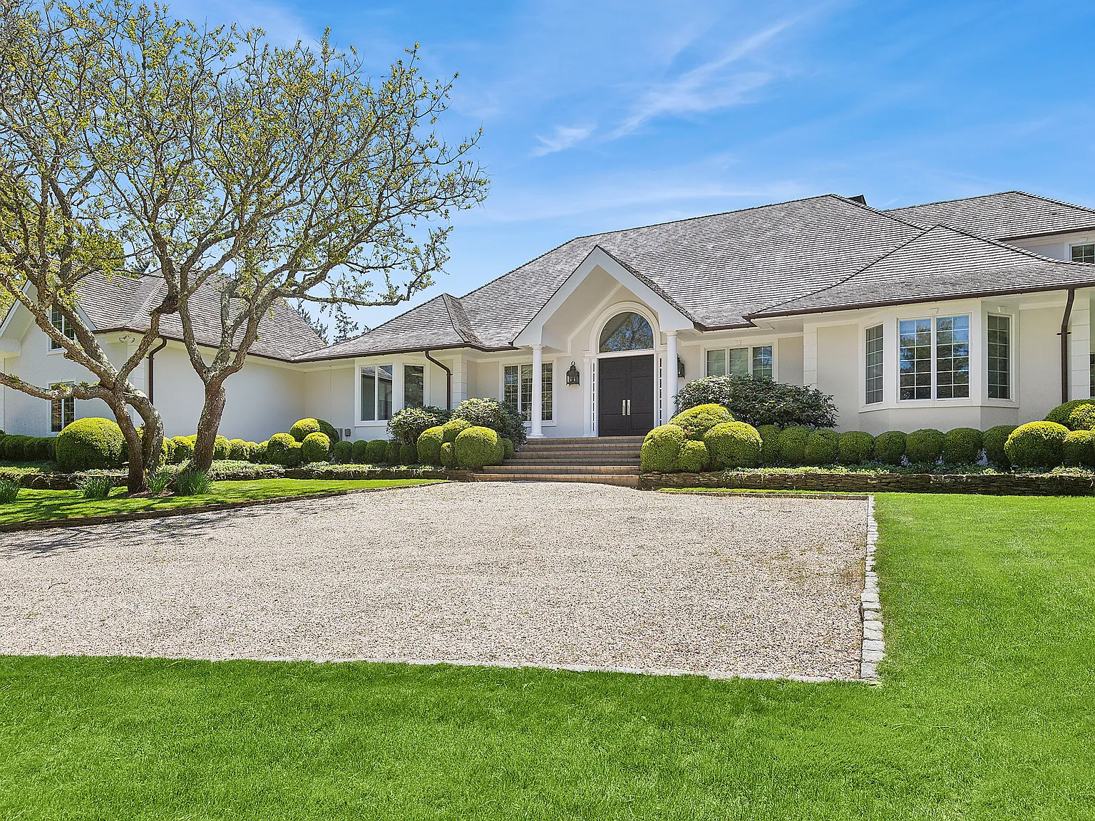Southampton Village Living at its Finest — Photo 4